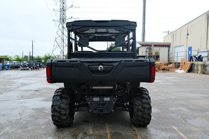 NEW 2026 CAN-AM DEFENDER MAX DPS HD9  in a STEALTH BLACK exterior color. Family PowerSports (877) 886-1997 familypowersports.com 