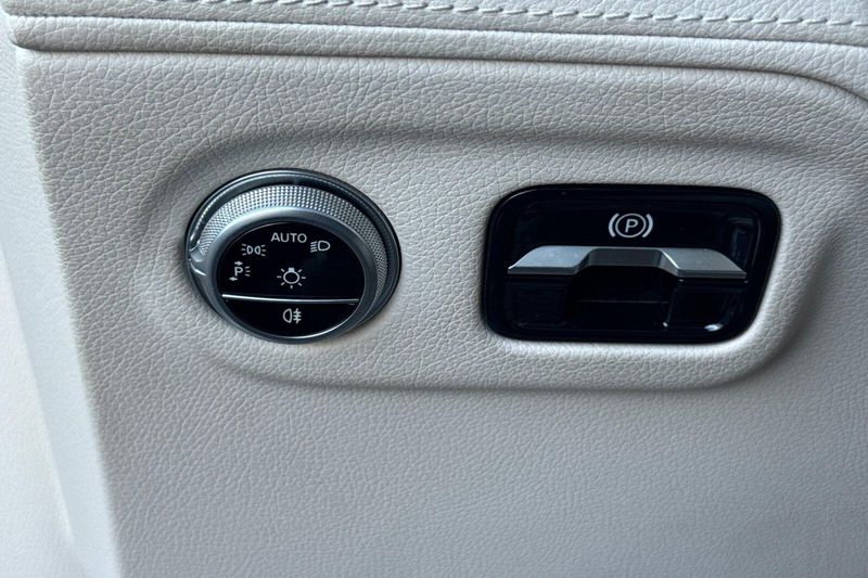 Used 2023 Mercedes-Benz EQS 450Image 33