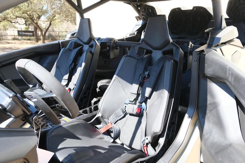 NEW 2026 CAN-AM MAVERICK R MAX X RC WITH SMARTSHOX 999T DCT Image 19