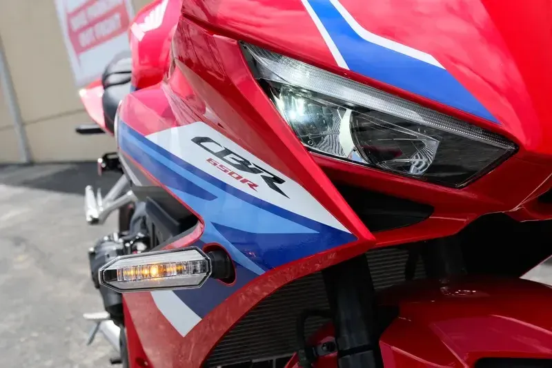 2024 Honda CBR650R ABS GRAND PRIX RED Image 10