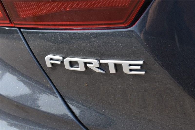 2024 Kia Forte LXSImage 5