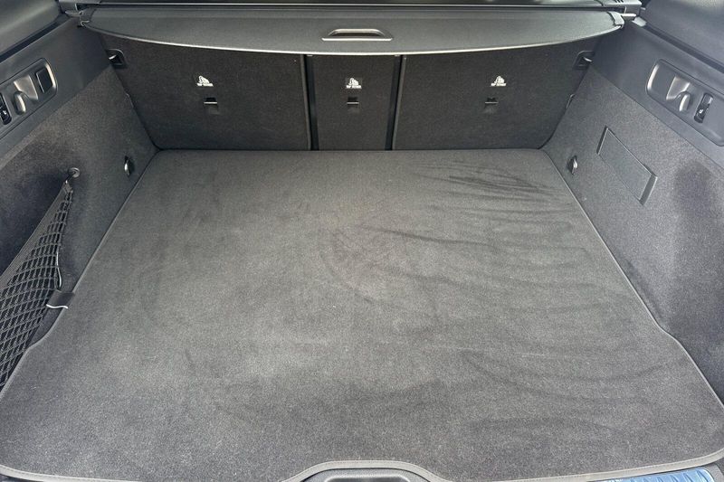 Used 2025 Mercedes-Benz GLC 300Image 17