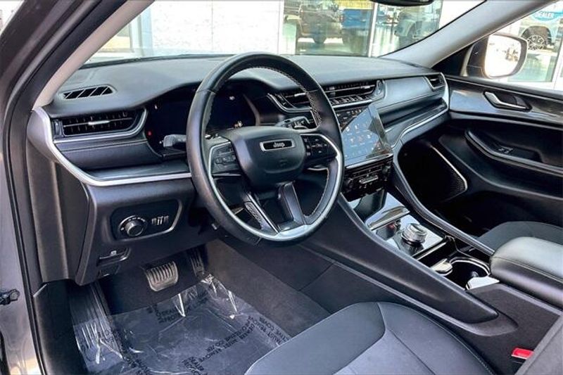 Used 2022 Jeep Grand Cherokee L LaredoImage 14