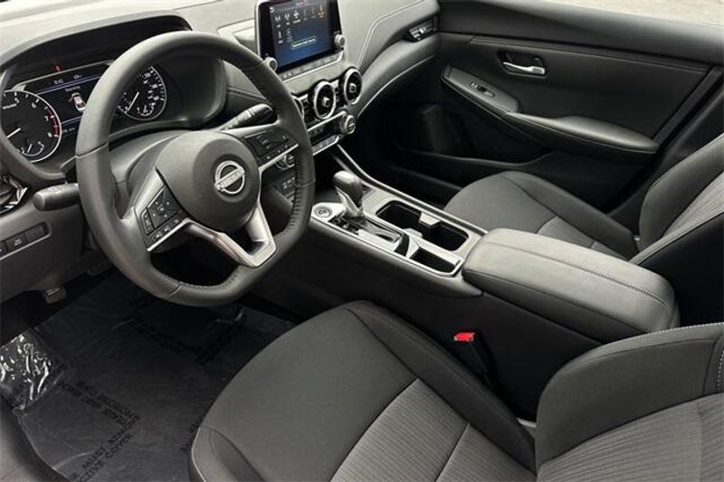 New 2025 Nissan Sentra SVImage 7