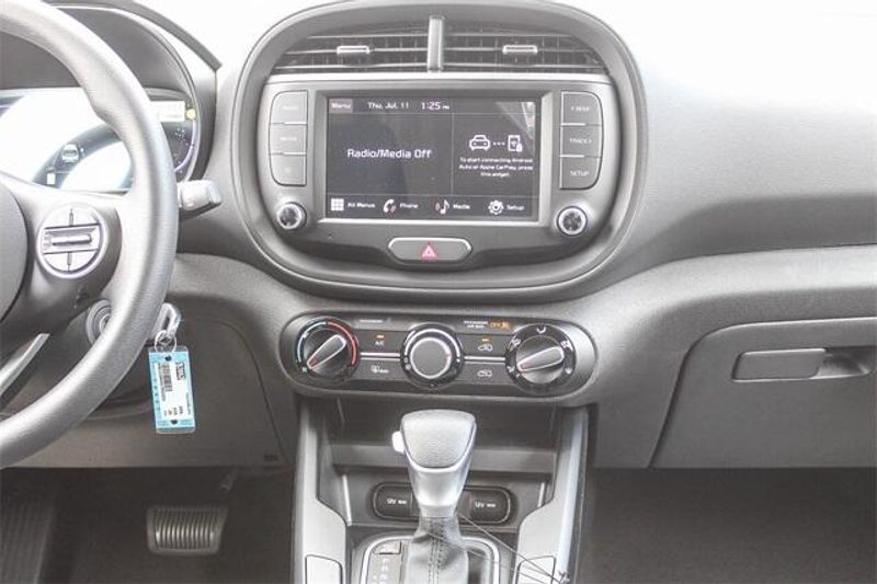 New 2025 Kia Soul LXImage 6