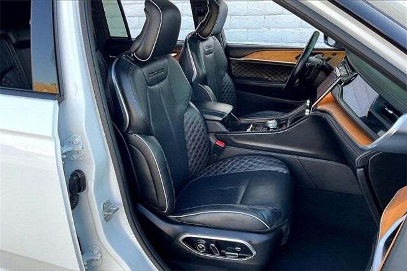 Used 2022 Jeep Grand Cherokee SummitImage 6