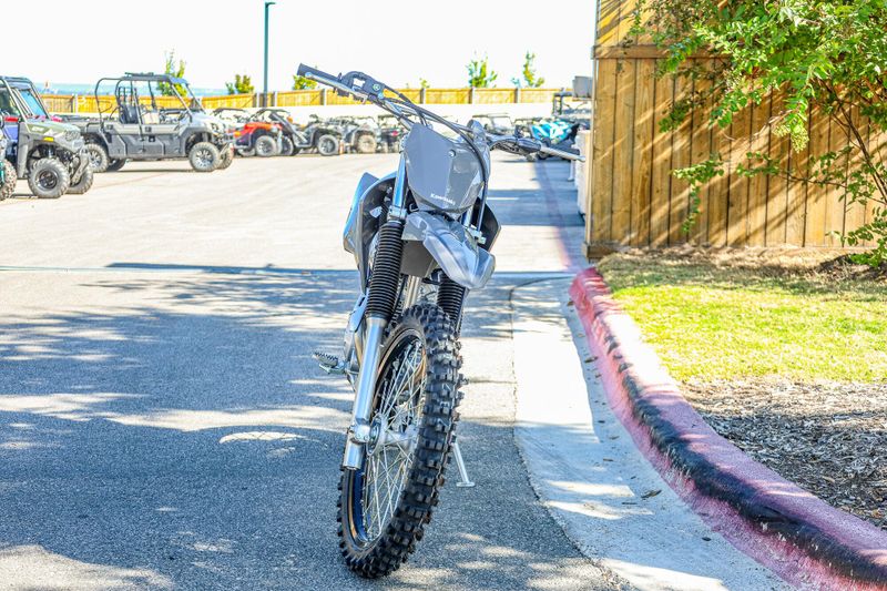 2025 Kawasaki KLX230R S  BATTLE GRAY Image 2