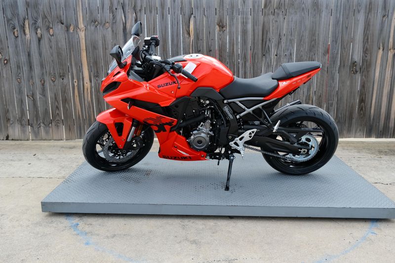NEW 2026 SUZUKI GSX8R Image 6