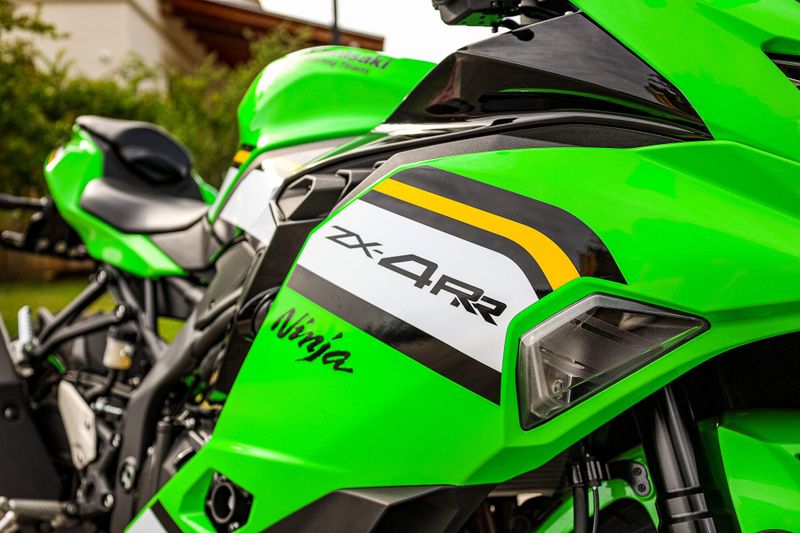 2025 Kawasaki NINJA ZX4RR ABS KRT EDITION ABS LIME GREEN AND EBONY AND PEARL BLIZZARD WHITE Image 6