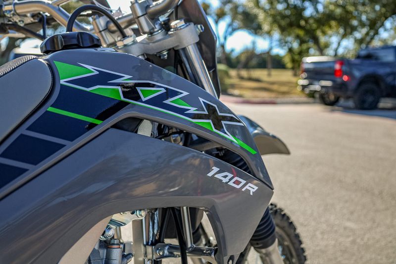 2025 Kawasaki KLX140R BATTLE GRAYImage 3