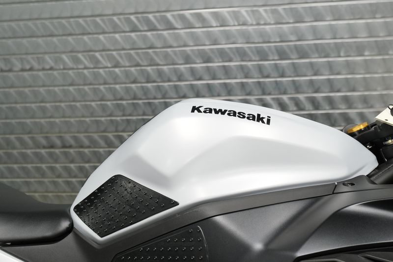 USED 2025 KAWASAKI NINJA ZX4RR ABS Image 14