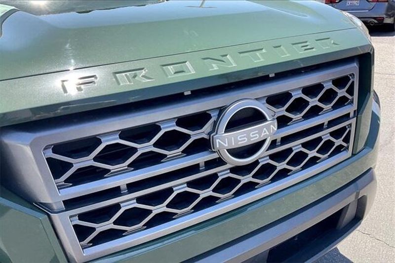 Used 2024 Nissan Frontier SVImage 30