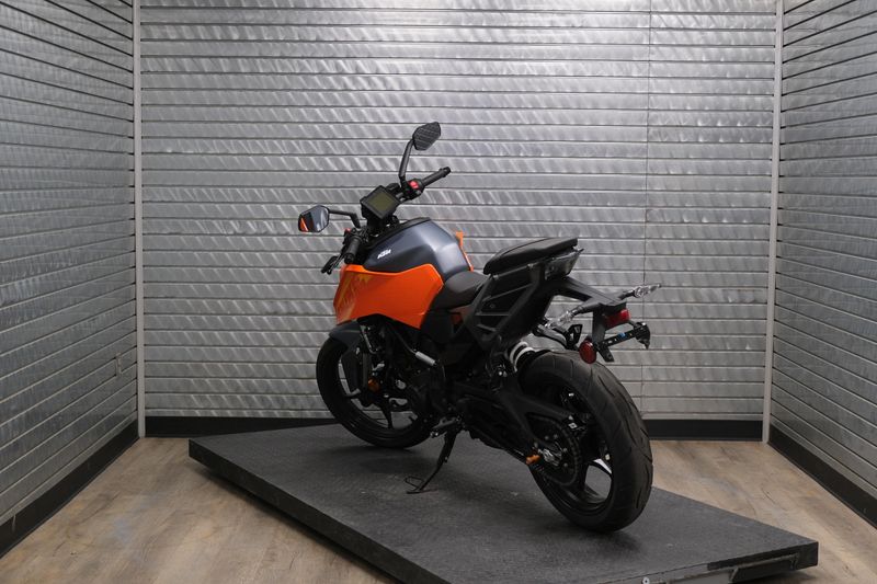 USED 2024 KTM 250 DUKE Image 5