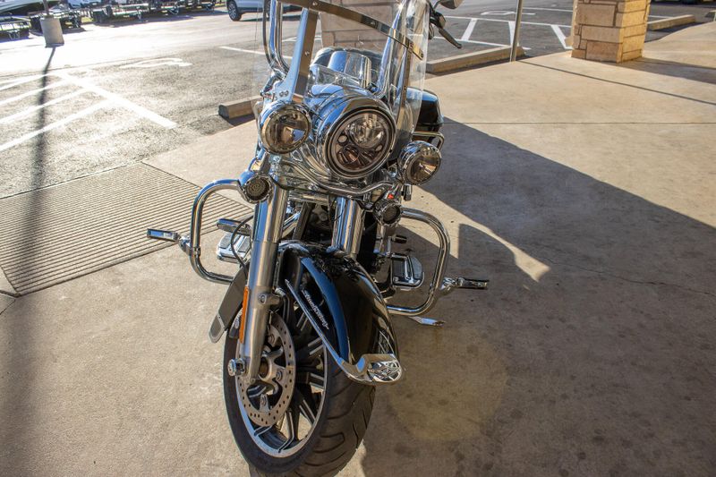 USED 2015 HARLEY ROAD KING BASE Image 3