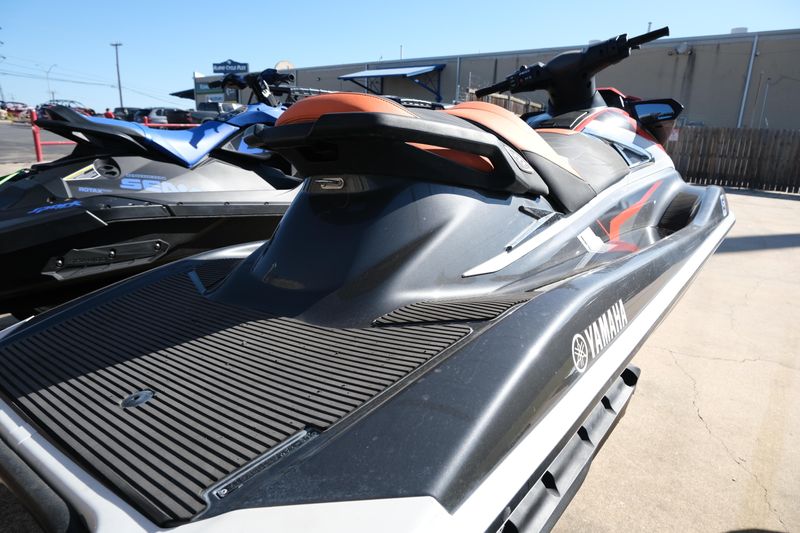 2017 Yamaha VXR CARBON AND LAVA Image 12