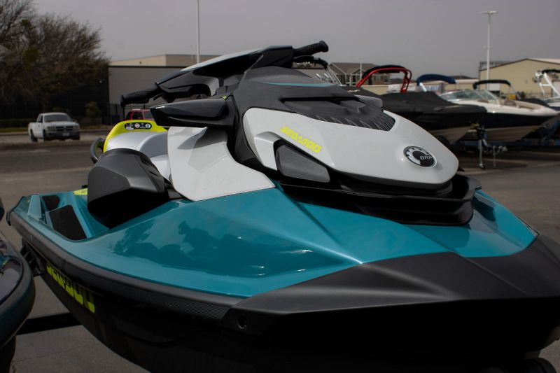 2025 SEADOO GTI SE 170 WITH SOUND SYSTEM IDF TEAL BLUE AND MANTA GREEN Image 5