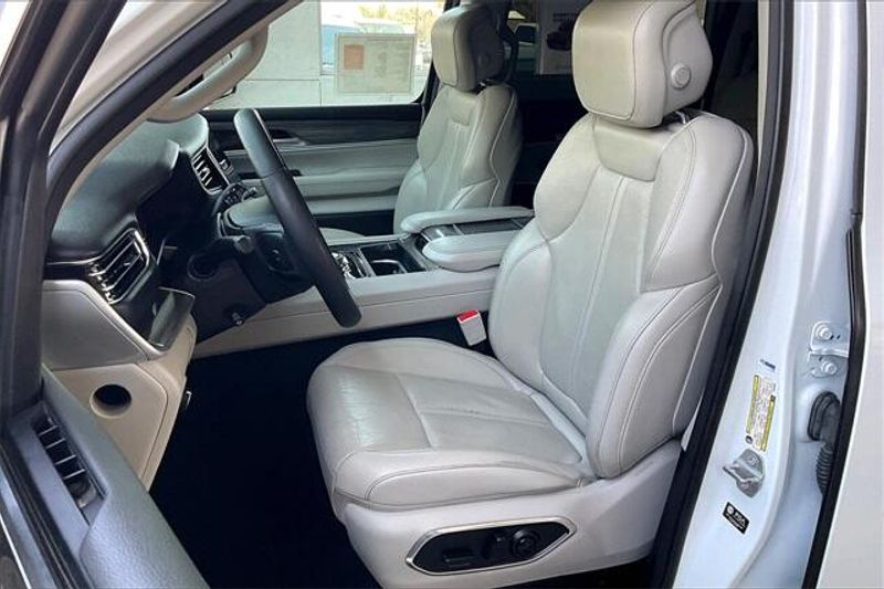 2023 Jeep Wagoneer Series IIIImage 24
