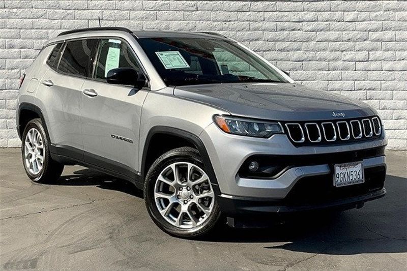 2023 Jeep Compass Latitude LuxImage 12