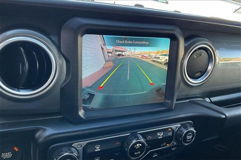 2023 Jeep Gladiator OverlandImage 21