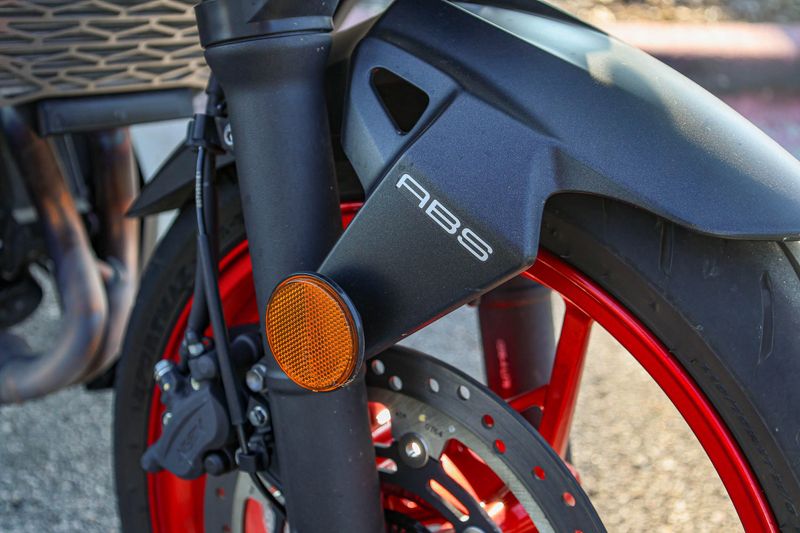 USED 2025 KAWASAKI Z500 SE ABS Image 12