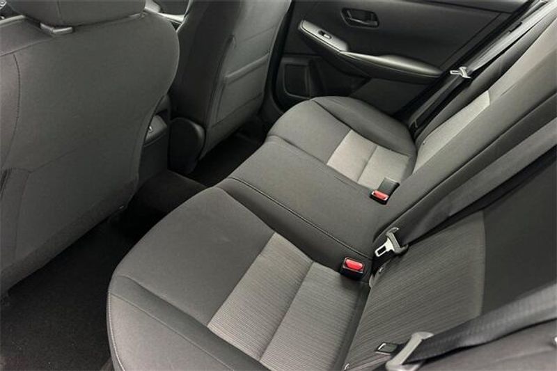 New 2025 Nissan Sentra SVImage 9