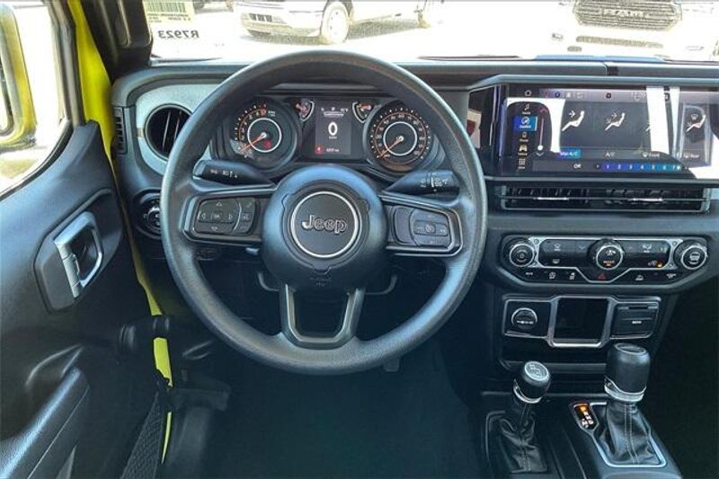 2024 Jeep Gladiator Sport photo 4