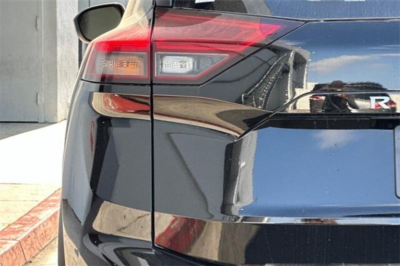 New 2025 Nissan Rogue SVImage 20