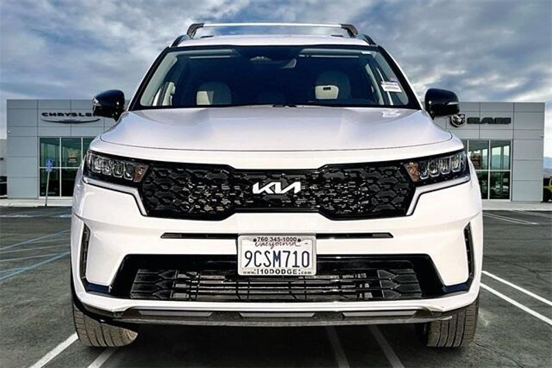 2022 Kia Sorento S photo 2