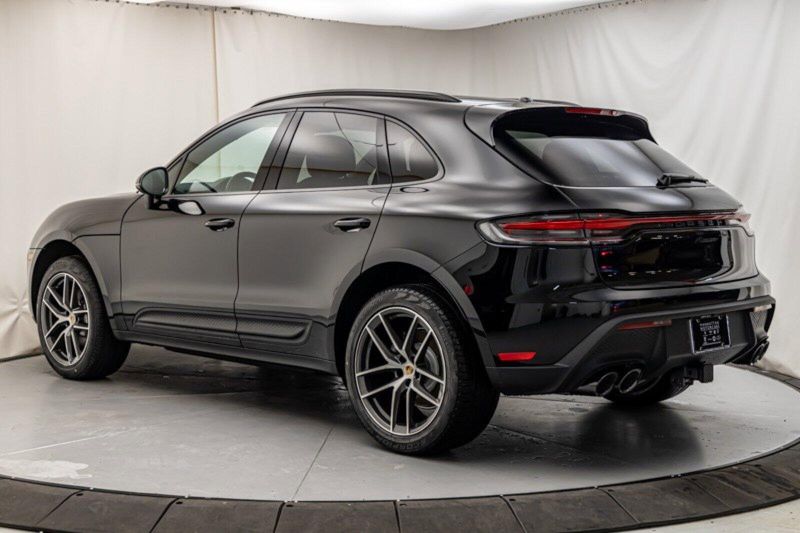 2024 Porsche Macan Image 3