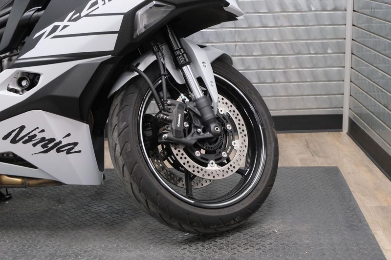 USED 2025 KAWASAKI NINJA ZX4RR ABS Image 10