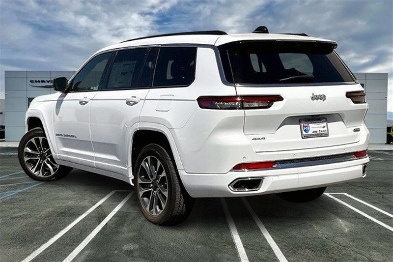 2024 Jeep Grand Cherokee L Overland 4x4Image 2