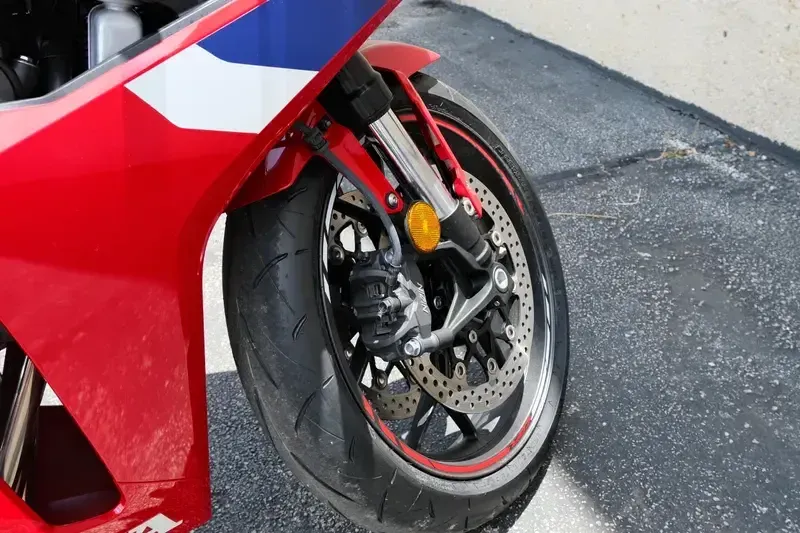 2024 Honda CBR650R ABS GRAND PRIX RED Image 26