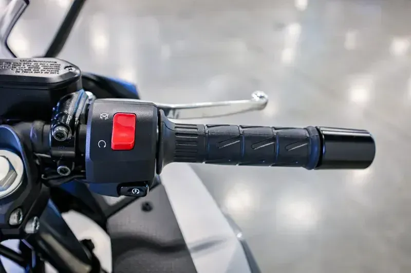2025 Kawasaki NINJA 500 ABS Image 6