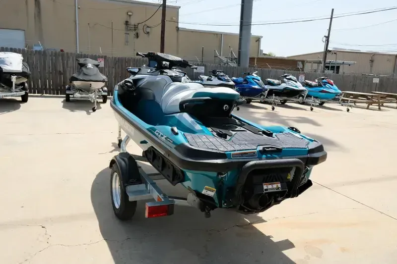 2025 SEADOO GTX 300 WITH SOUND SYSTEM IDF BLUE ABYSS AND GULFSTREAM BLUE Image 4