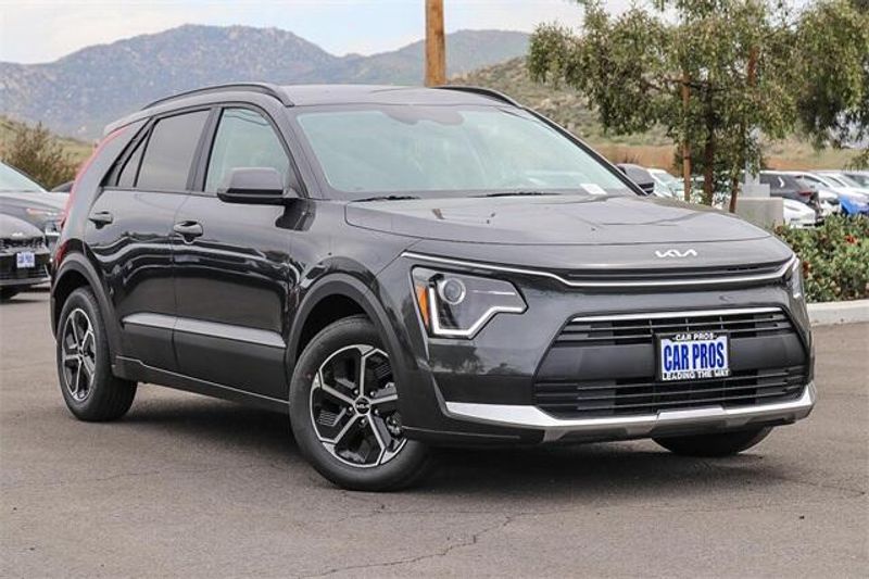 2025 Kia Niro LXImage 2