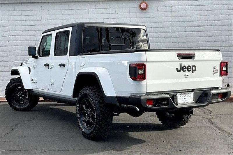 2024 Jeep Gladiator Willys 4x4Image 2