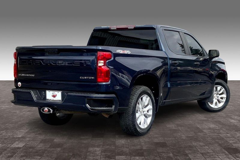 2022 Chevrolet Silverado 1500 Custom photo 12