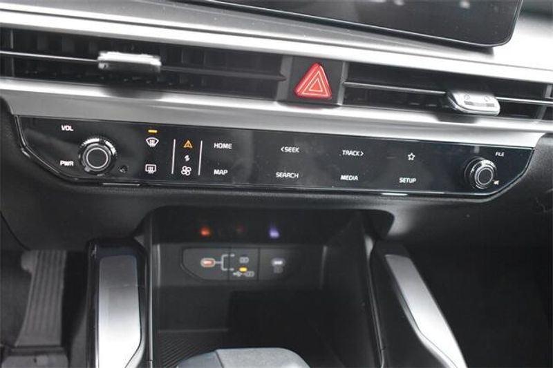 2025 Kia Sorento LXImage 26