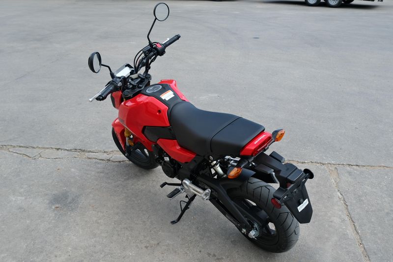 2025 Honda GROM CHERRY RED Image 6