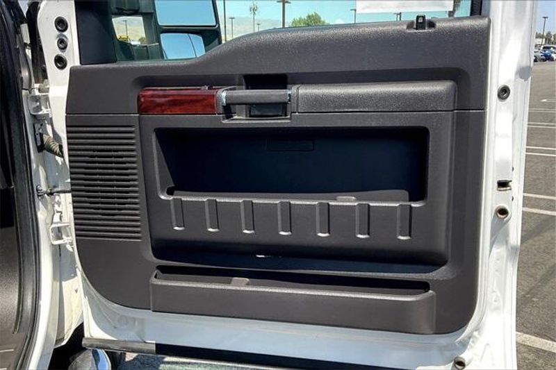 2009 Ford F-350 LariatImage 23