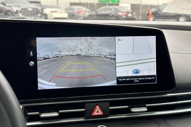 Used 2025 Hyundai Elantra SEL ConvenienceImage 17
