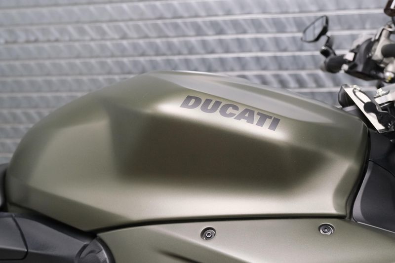 USED 2024 DUCATI STREETFIGHTER V2 Image 11