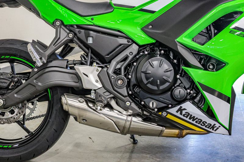 2025 Kawasaki NINJA 650 KRT EDITION ABS  LIME GREENEBONYPEARLBLIZZARD WHITEImage 4