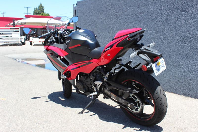 Used 2024 Kawasaki Ninja 500 SE ABS Image 4