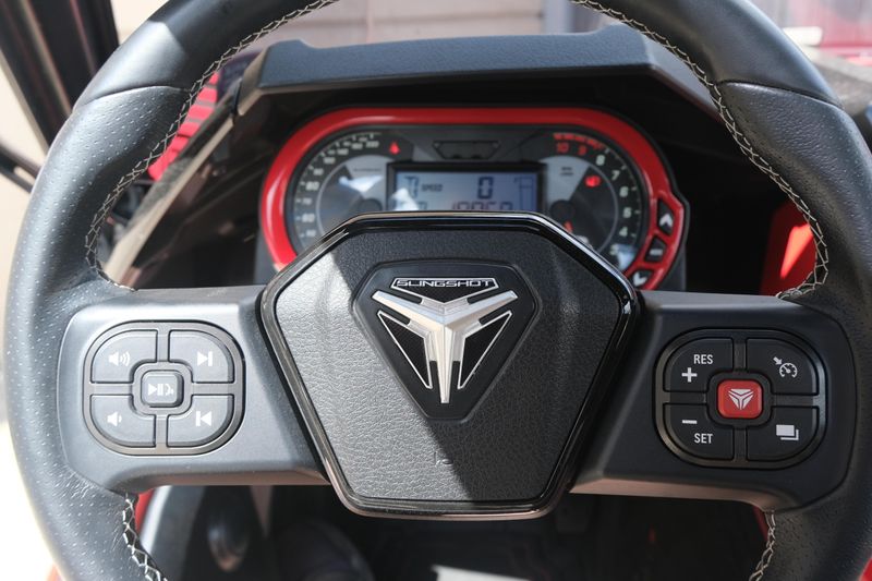 2020 Polaris SLINGSHOT R BLACK AND RED Image 23