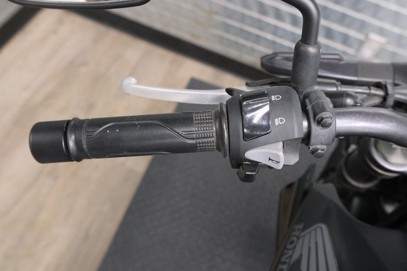 USED 2025 HONDA CB300R ABS Image 19