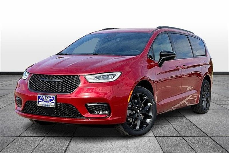 2024 Chrysler Pacifica Touring L AwdImage 2