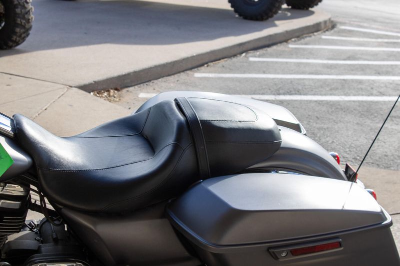USED 2017 HARLEY STREET GLIDE SPECIAL Image 12