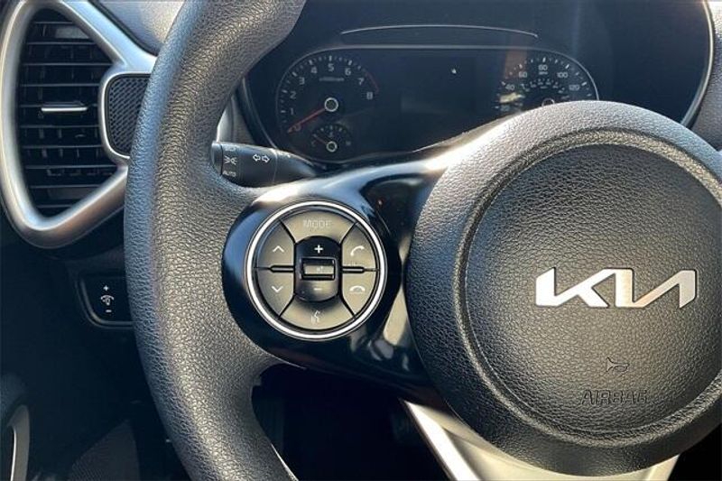 2022 Kia Soul LXImage 18