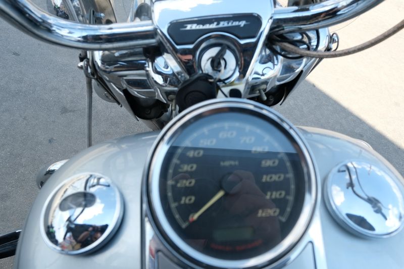 USED 2014 HARLEY ROAD KING Image 22